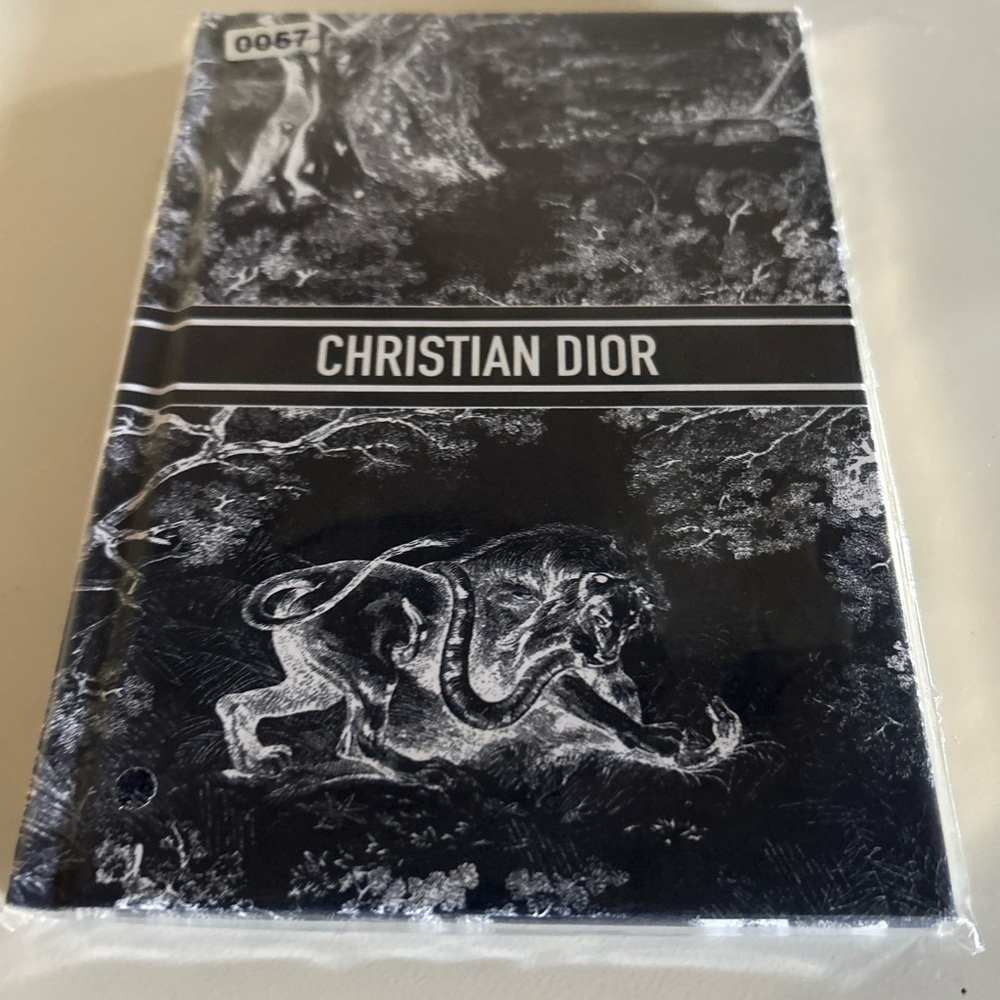 Christian Dior brand new journal sealed 🌸